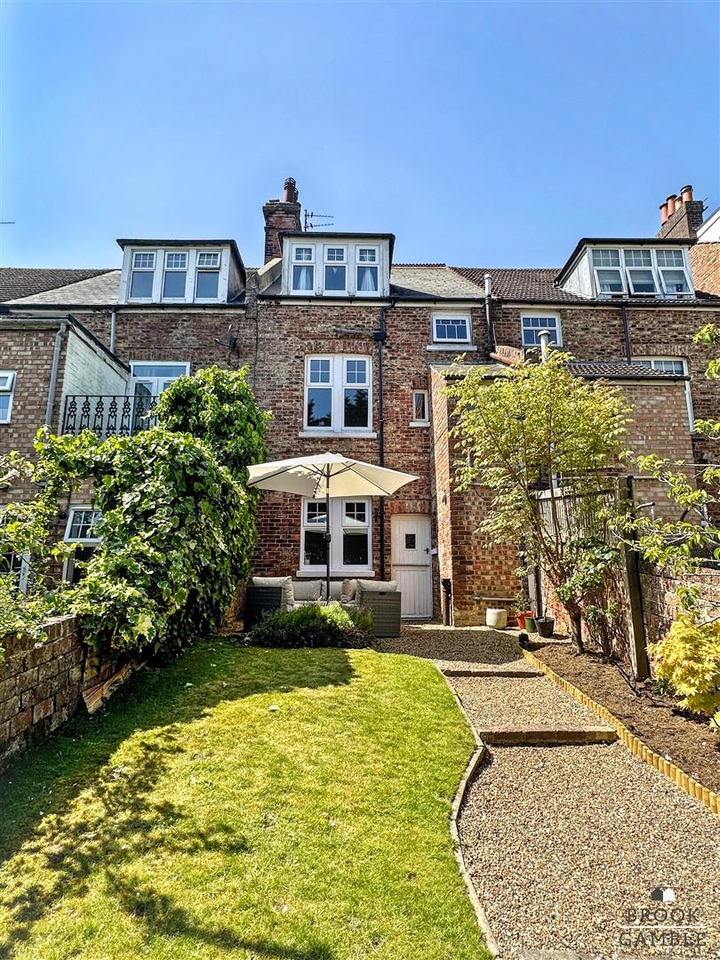 3 Bedroom House - Mid Terrace. Hurst Road in Eastbourne,  2
